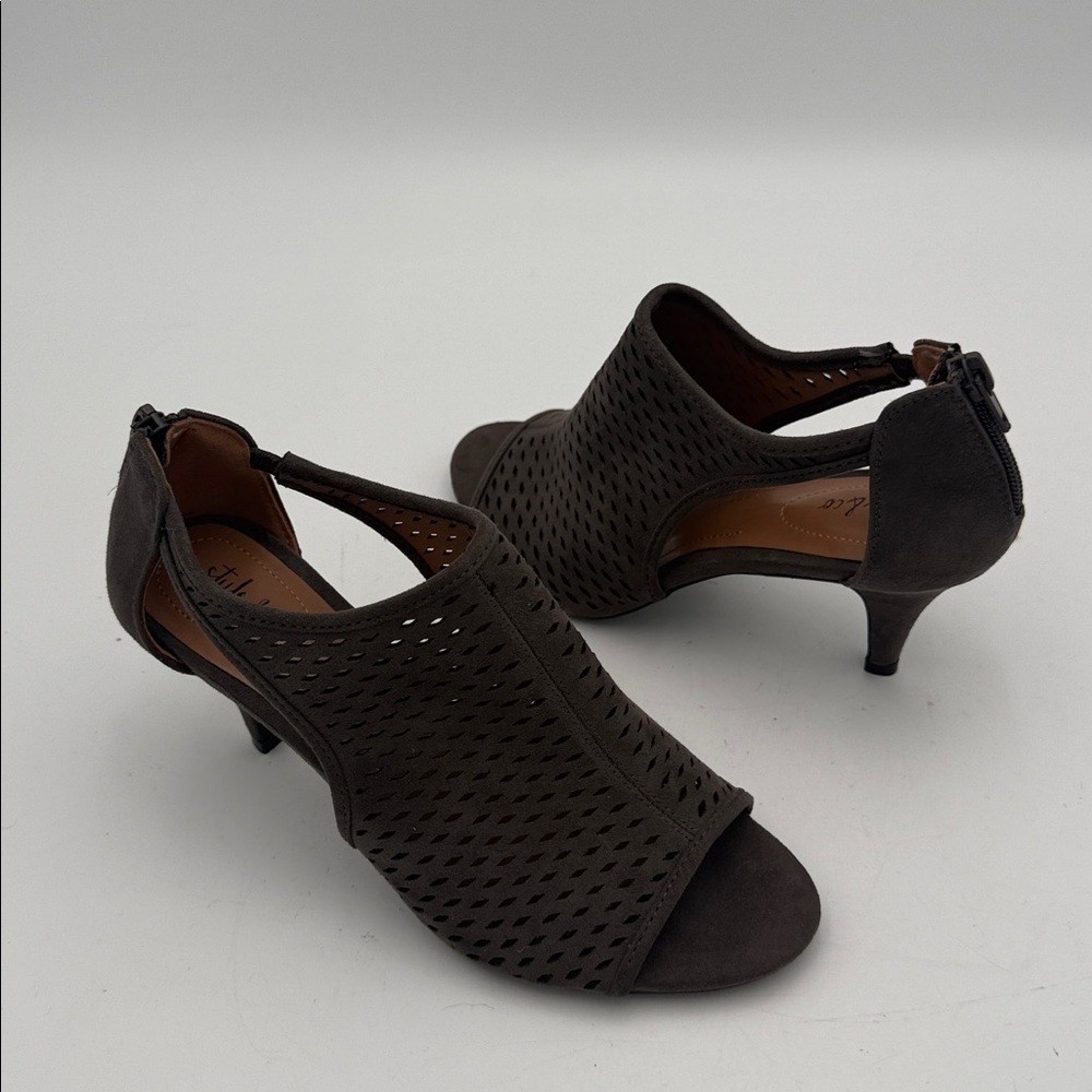 Style &Co Stylish gray Peep-Toe Heels sandals faux suede women 7.5 M casual Y2K